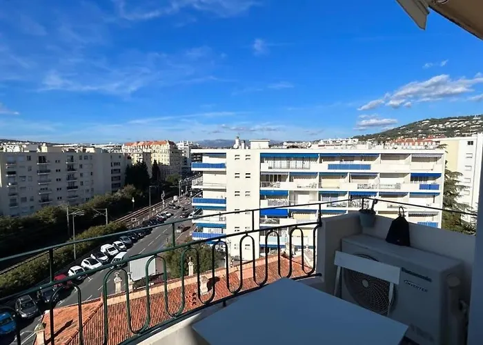 B018-bright With Balcony - Croisette Ferienhaus Cannes