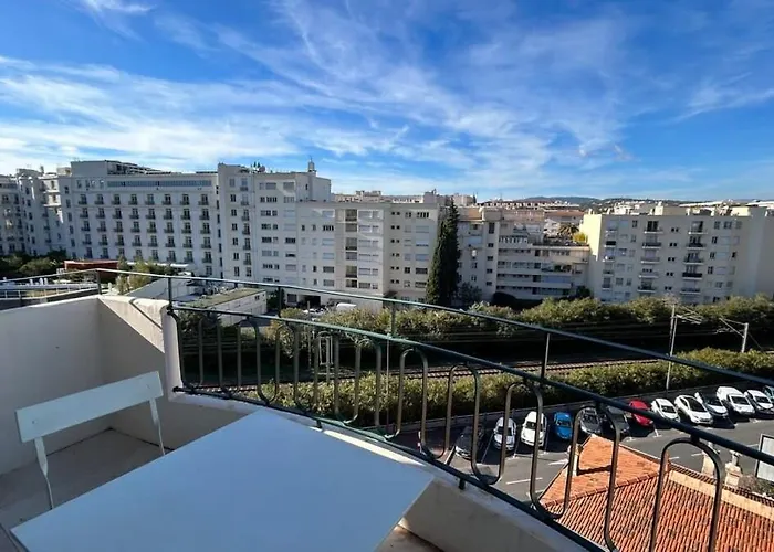 B018-bright With Balcony - Croisette