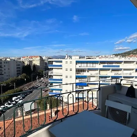 B018-bright With Balcony - Croisette Hébergement de vacances Cannes