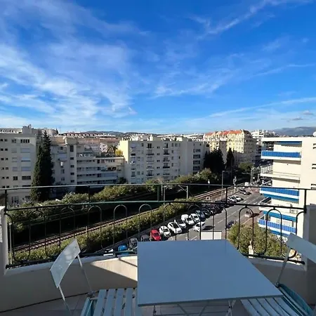 B018-bright With Balcony - Croisette Κάννες